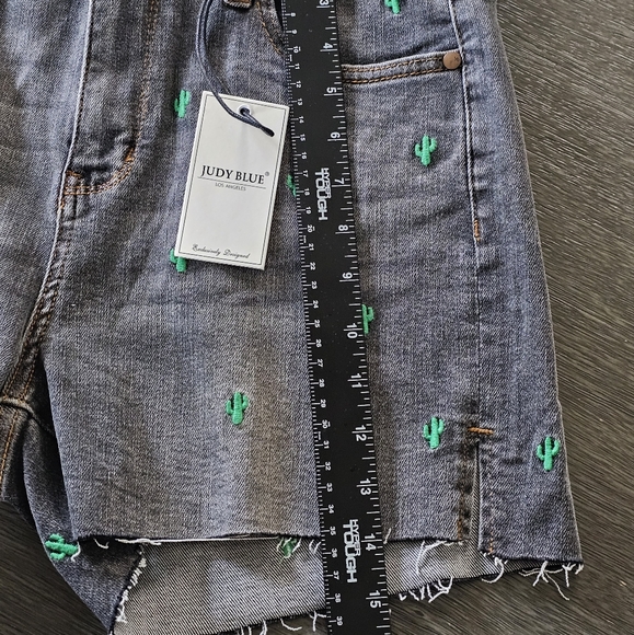 Judy Blue Shorts Grey Denim Size Large Cactus Embroidered‎ High Rise NWT Stretch - Picture 14 of 16